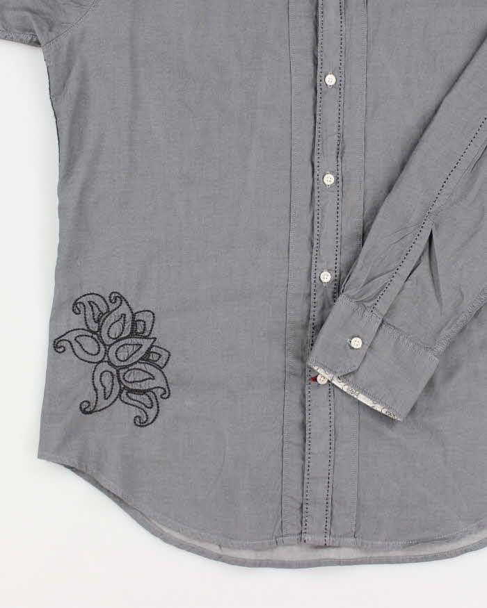 Y2k 00s Guess Embroidered Grey Shirt - L
