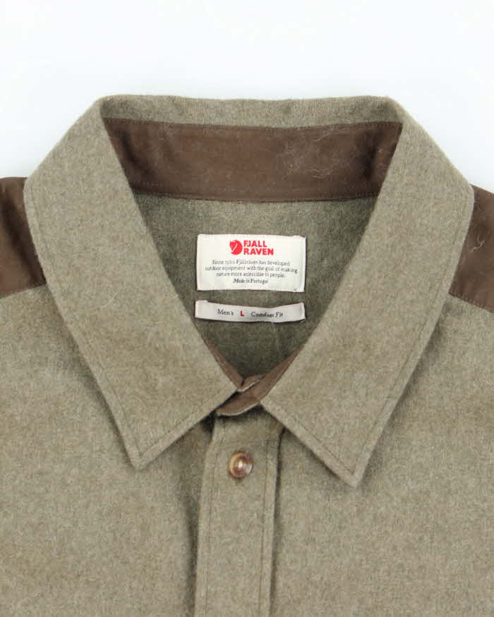 Vintage 2000's Fjall Raven Heavyweight Button Up Shirt - L