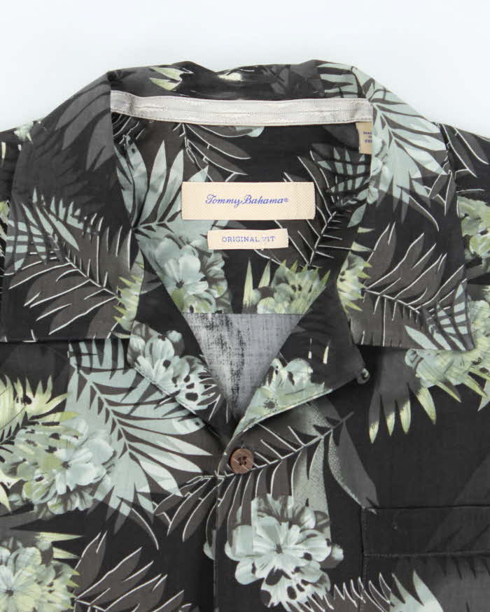 Vintage Tommy Bahama All Over Print Floral T-Shirt - L