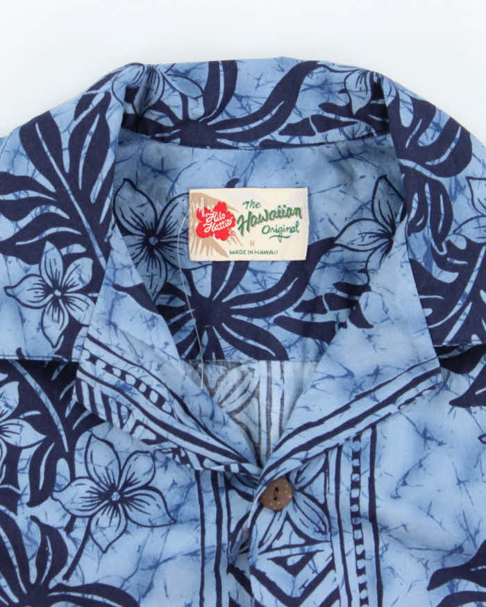 Vintage 90s Hilo Hatties Blue Pattern Hawaiian Shirt - M