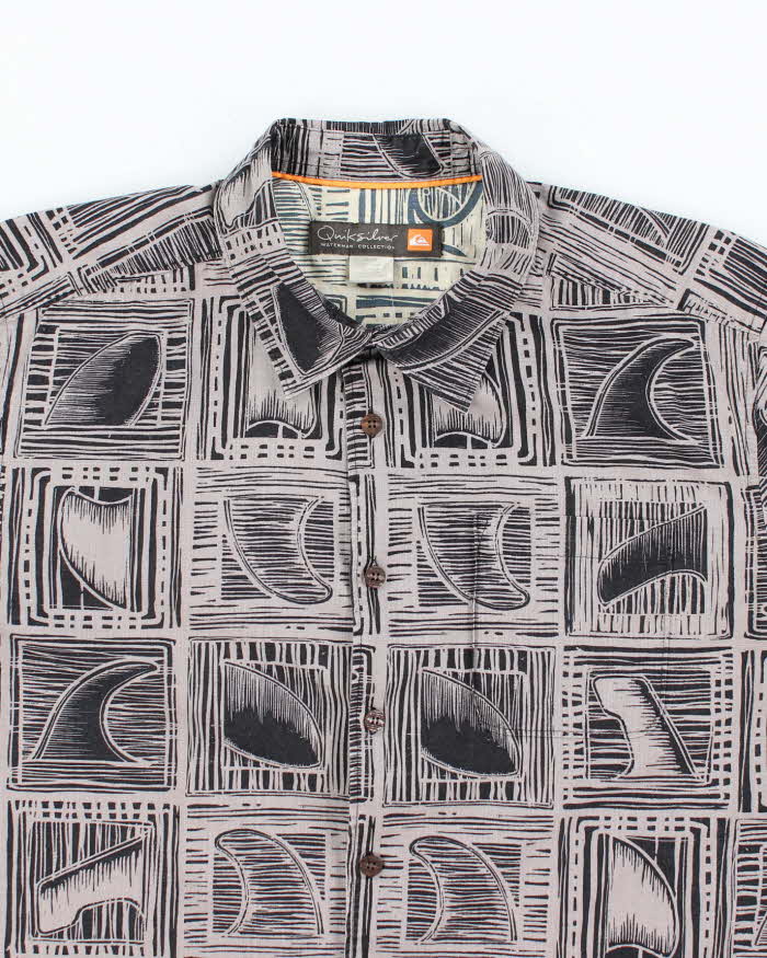 Vintage 2000's Quiksilver Patterned Short Sleeve Hawaiian Shirt - M