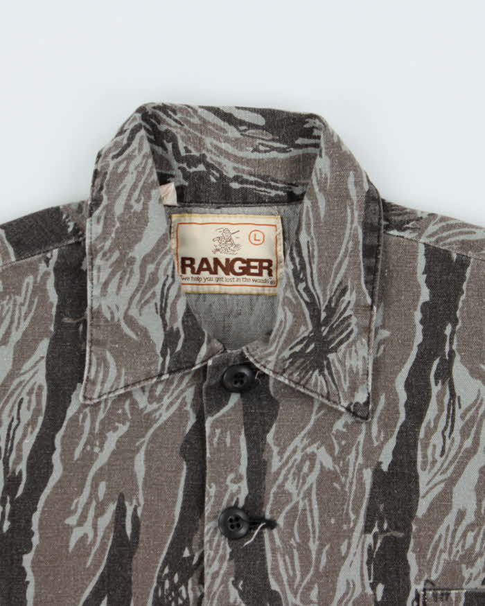 Vintage 1980s Ranger Tiger Stripe Camo Made In USA Cotton Long Sleeve Chore Over Shirt - L