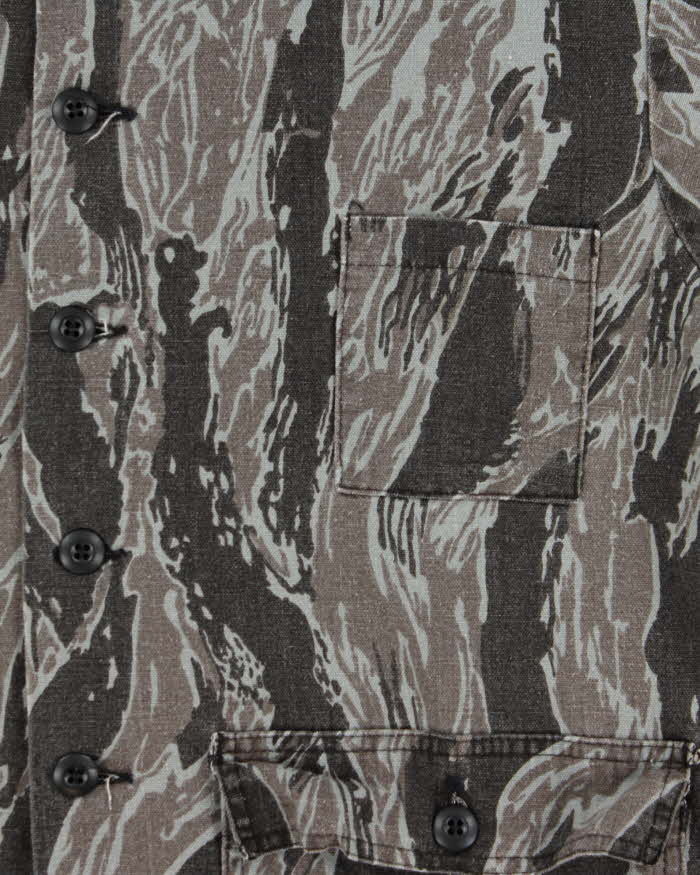 Vintage 1980s Ranger Tiger Stripe Camo Made In USA Cotton Long Sleeve Chore Over Shirt - L