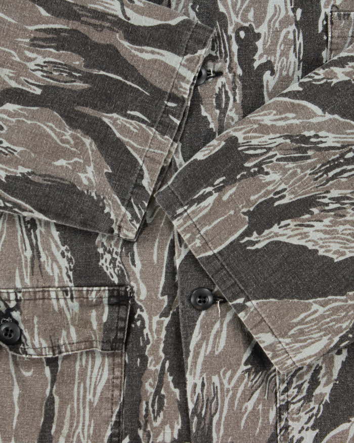 Vintage 1980s Ranger Tiger Stripe Camo Made In USA Cotton Long Sleeve Chore Over Shirt - L