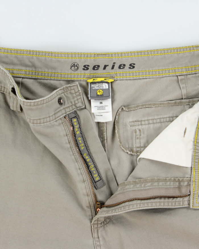 Vintage Y2K 00s The North Face A5 Series Khaki Canvas Relaxed Fit Baggy Technical Cargo Shorts - W36