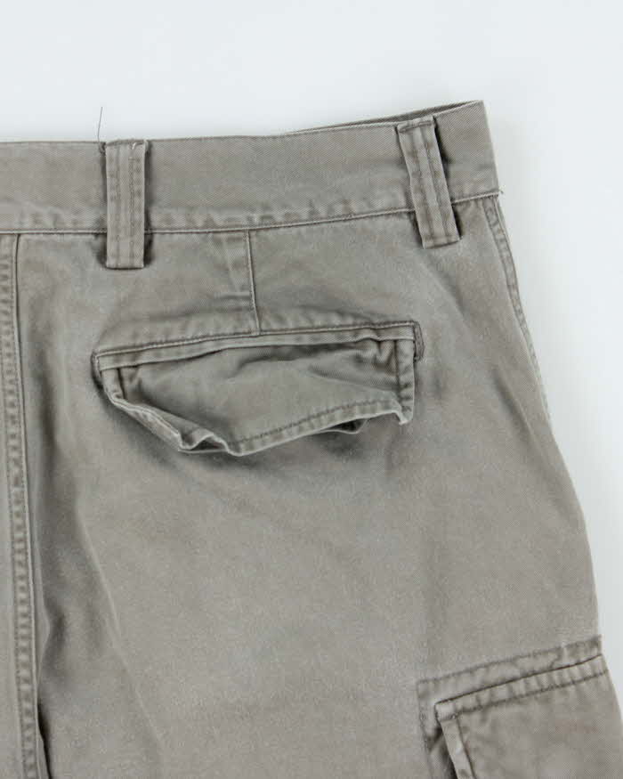 Vintage 1999 Gap Khaki Canvas Relaxed Fit Wide Leg Cargo Shorts - W33