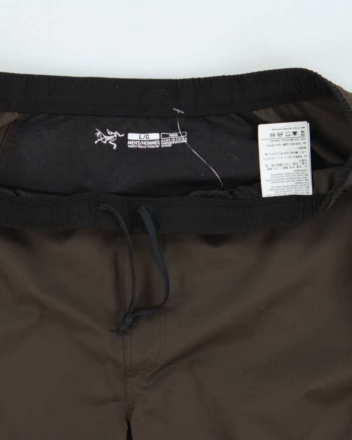 Vintage Arc'teryx Khaki Brown Soft Shell Relaxed Fit Technical Shorts - L