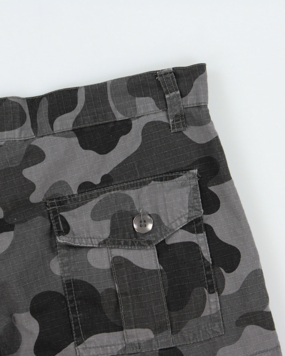 Vintage Y2K 2000s Southpole Camouflage Relaxed Fit Cargo Shorts - W36