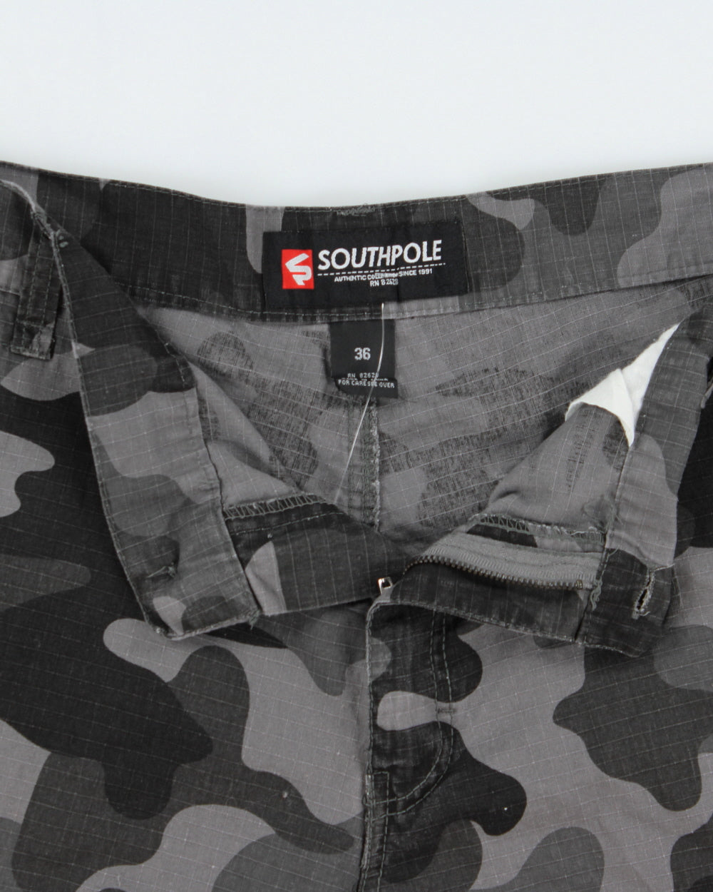 Vintage Y2K 2000s Southpole Camouflage Relaxed Fit Cargo Shorts - W36