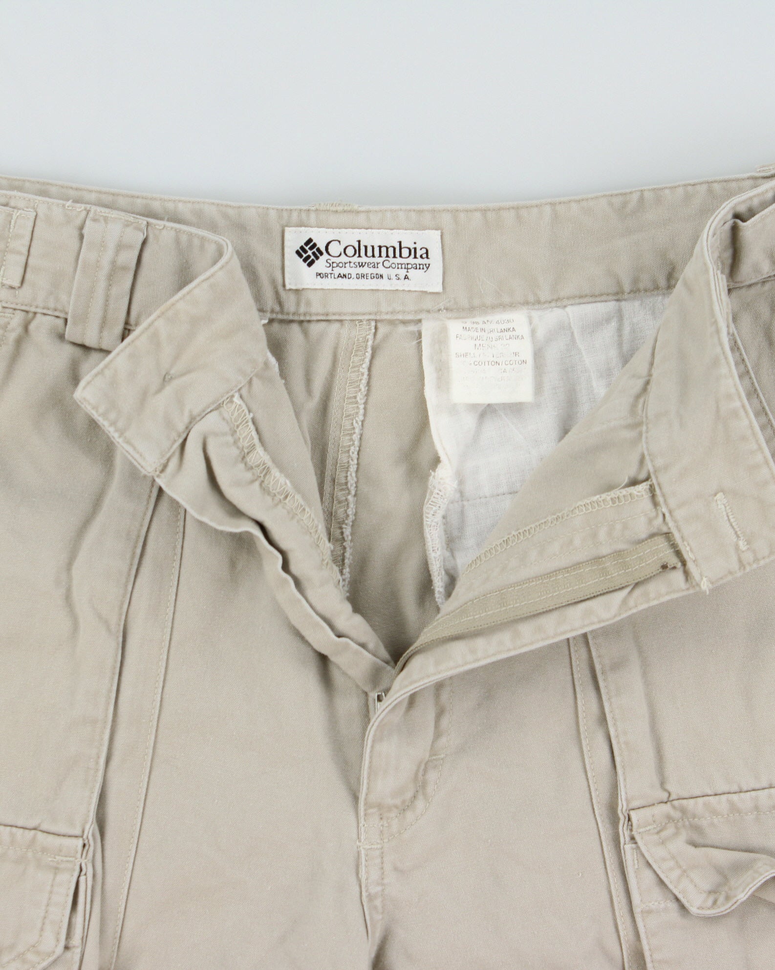 Vintage 1998 Columbia Desert Khaki Canvas Multi-Pocket Relaxed Fit Bermuda Shorts - W30