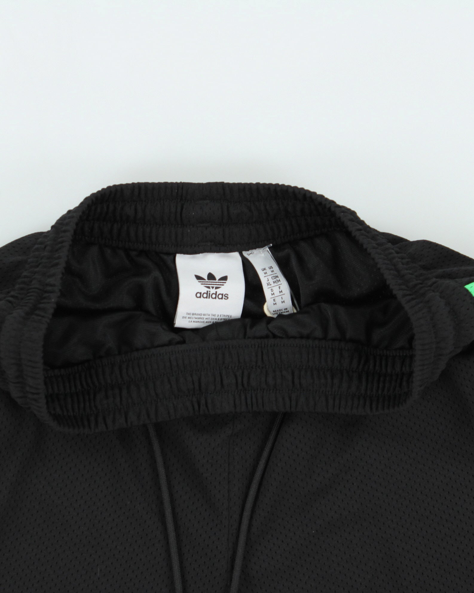 Adidas Originals 3-Stripe Embroidered Relaxed Fit Mesh Sprinter Shorts - M