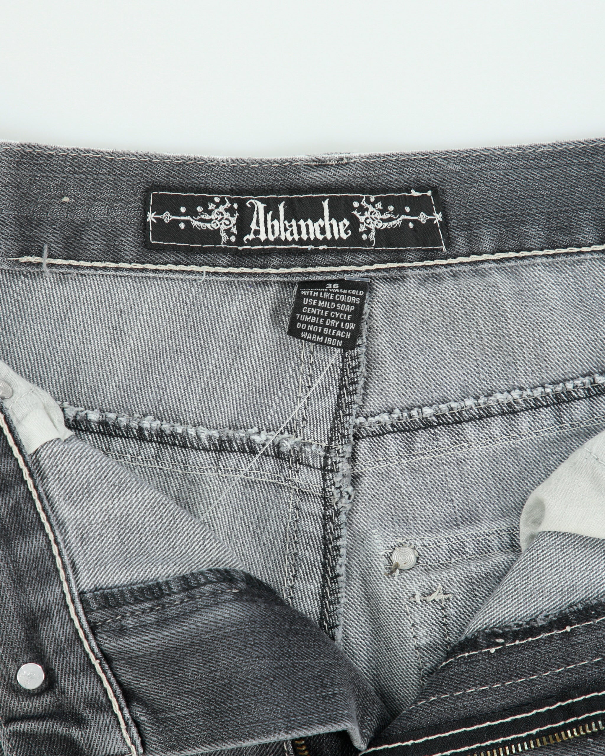 Vintage Y2K 00s Ablanche Contrast Stitch Distressed Denim Flap Pocket Relaxed Fit Wide Leg Jean Shorts - W36