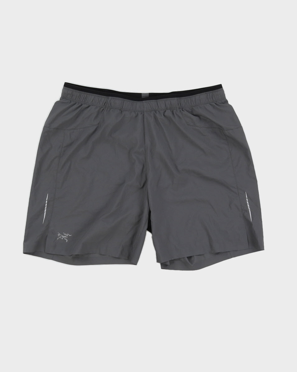 Arc'teryx Men's Grey Nylon Shorts - L
