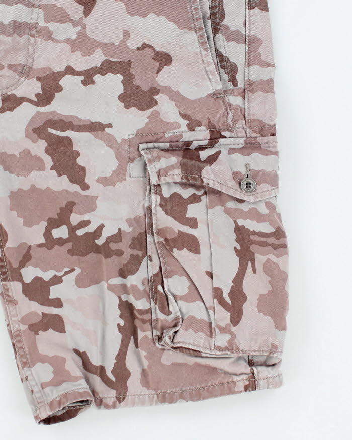 Vintage Levi's Camouflage Cargo Shorts - 34