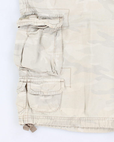 Vintage 90's Lee Camouflage Cargo Shorts - W36