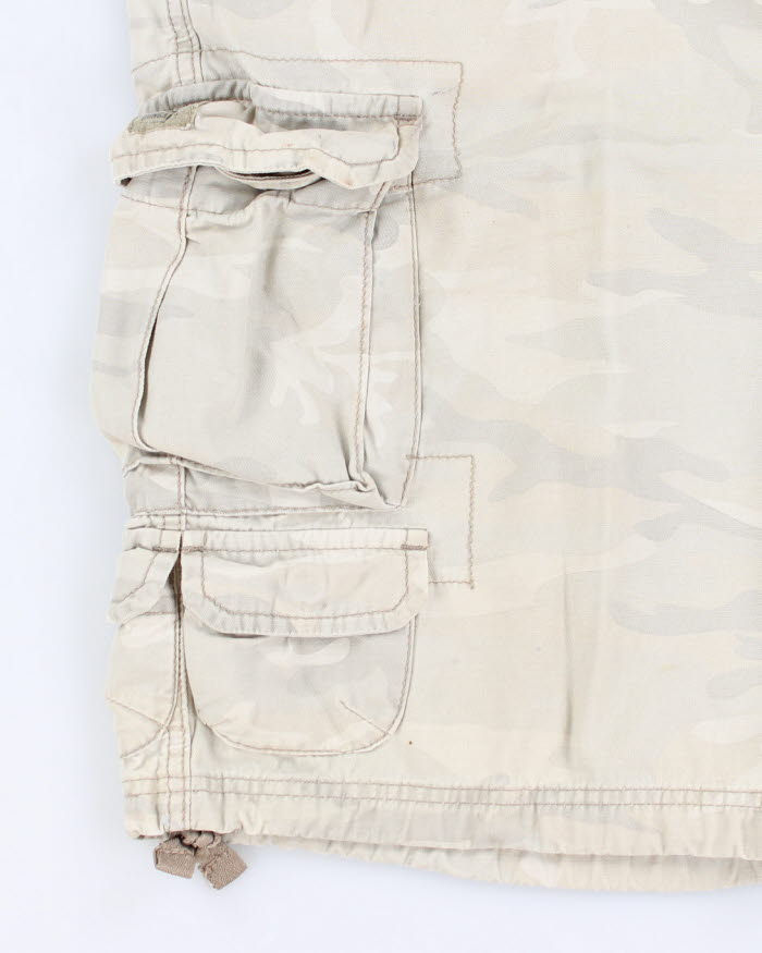 Vintage 90's Lee Camouflage Cargo Shorts - W36