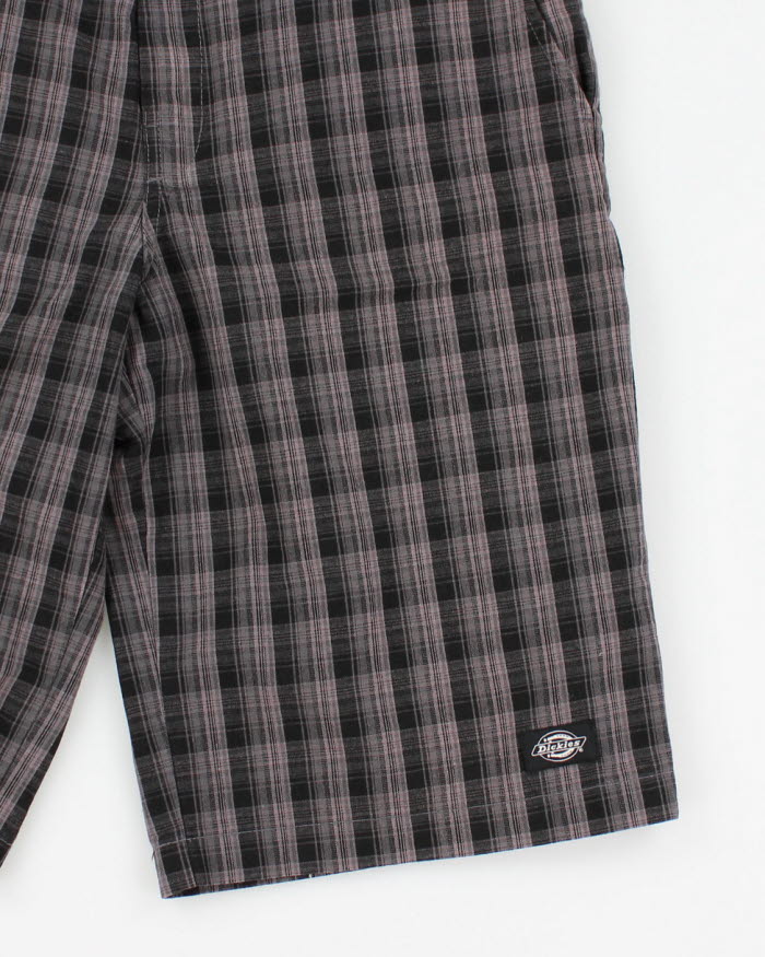 Dickies Regular Fit Check Grey Shorts W32