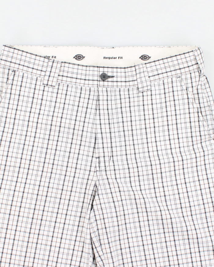 Dickies Regular Fit Check White Shorts W38