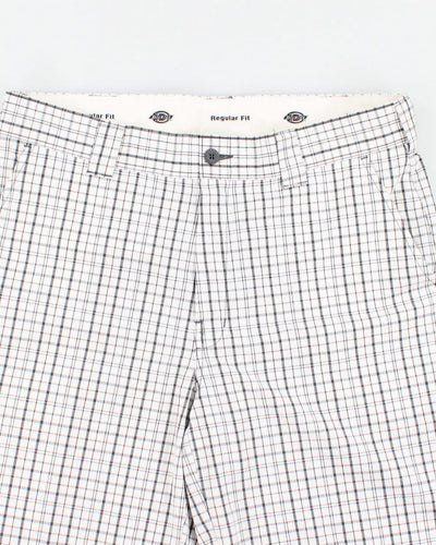 Dickies Regular Fit Check White Shorts W38