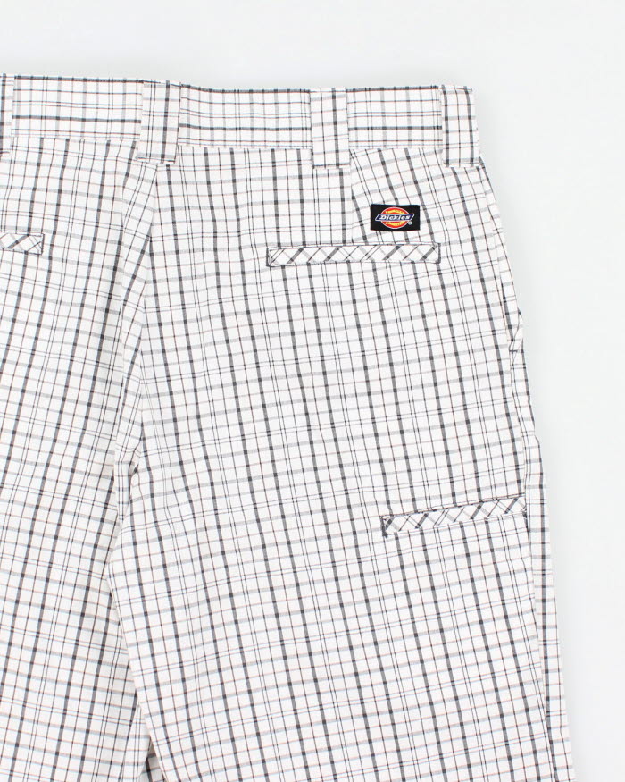 Dickies Regular Fit Check White Shorts W38