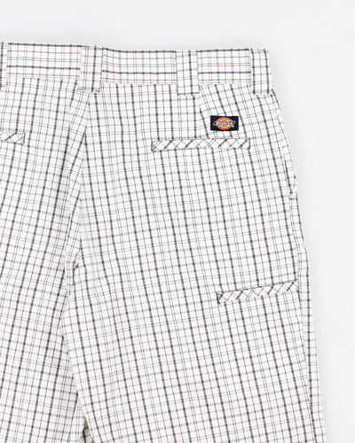 Dickies Regular Fit Check White Shorts W38