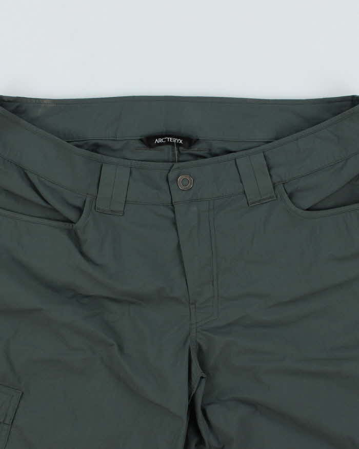 Vintage Arc'teryx Cargo Hiking Shorts - W32 L13