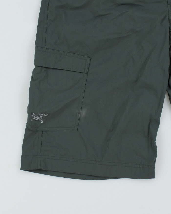 Vintage Arc'teryx Cargo Hiking Shorts - W32 L13