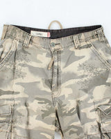 Y2K 00s Levi's Camouflage Baggy Cargo Shorts - W36