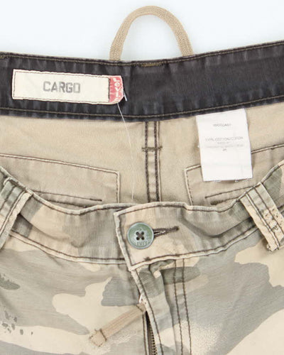 Y2K 00s Levi's Camouflage Baggy Cargo Shorts - W36