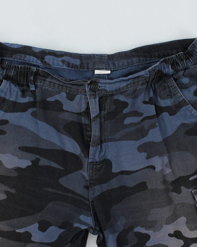 00s Faded Blue Camouflage Cargo Shorts - W38