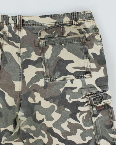 Y2k 00s Camouflage Cargo Shorts - W38