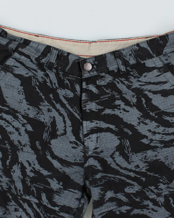 Y2k 00s Blue Camouflage Shorts - W40