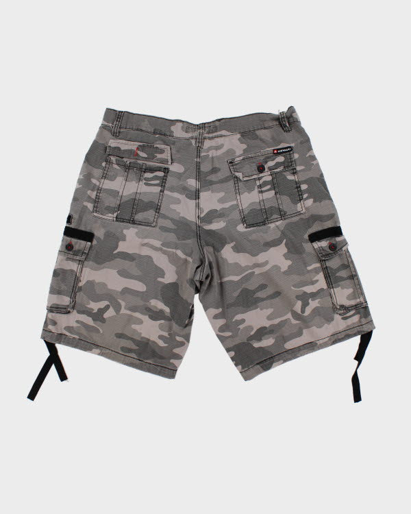 Y2k 00s Airwalk Camouflage Shorts - W36