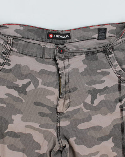 Y2k 00s Airwalk Camouflage Shorts - W36