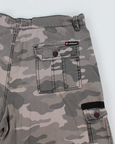 Y2k 00s Airwalk Camouflage Shorts - W36