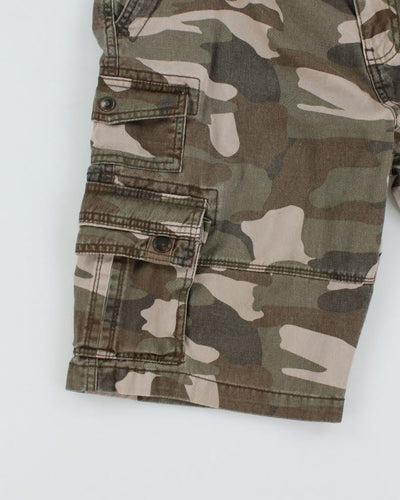 Y2k 00s Camouflage Shorts - W32