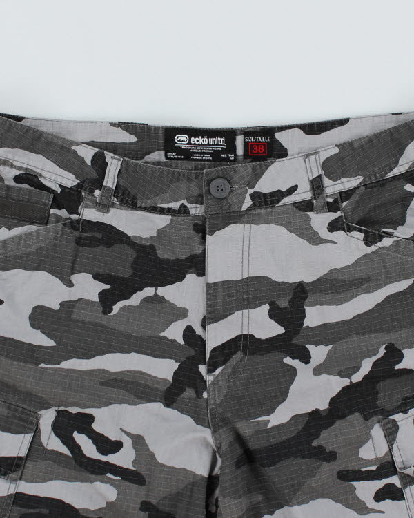 Y2k 00s Ecko Camouflage Shorts - W38