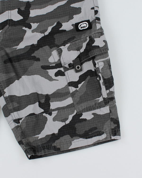 Y2k 00s Ecko Camouflage Shorts - W38