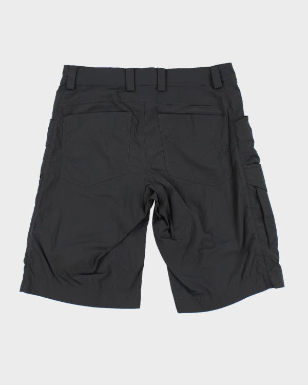 Vintage Arc'teryx Grey Cargo Hiking Shorts - W32 L11