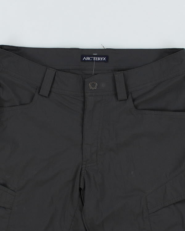Vintage Arc'teryx Grey Cargo Hiking Shorts - W32 L11