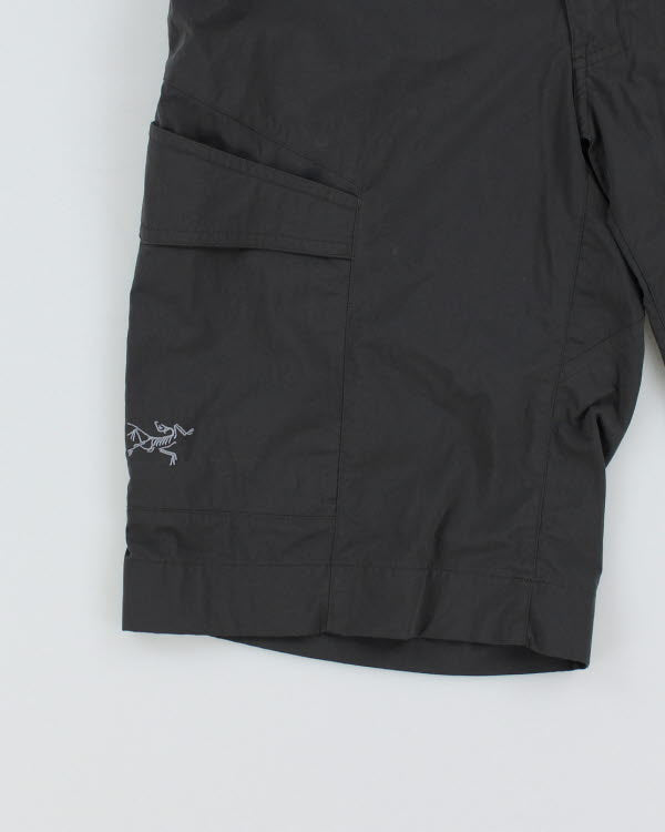 Vintage Arc'teryx Grey Cargo Hiking Shorts - W32 L11