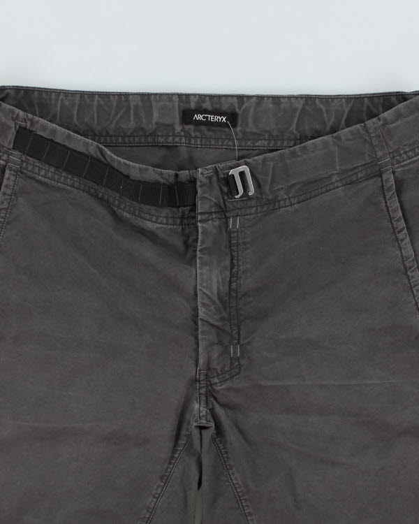 Arc'teryx Men's Belted Dark Grey Shorts - W34