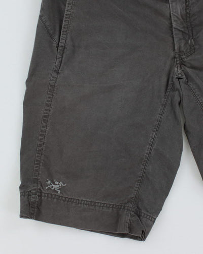 Arc'teryx Men's Belted Dark Grey Shorts - W34