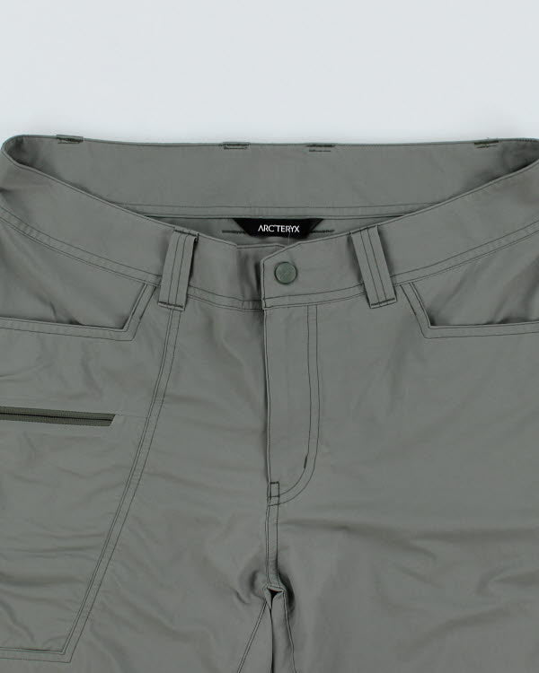 Arc'teryx Hiking Cargo Shorts - W32 L11