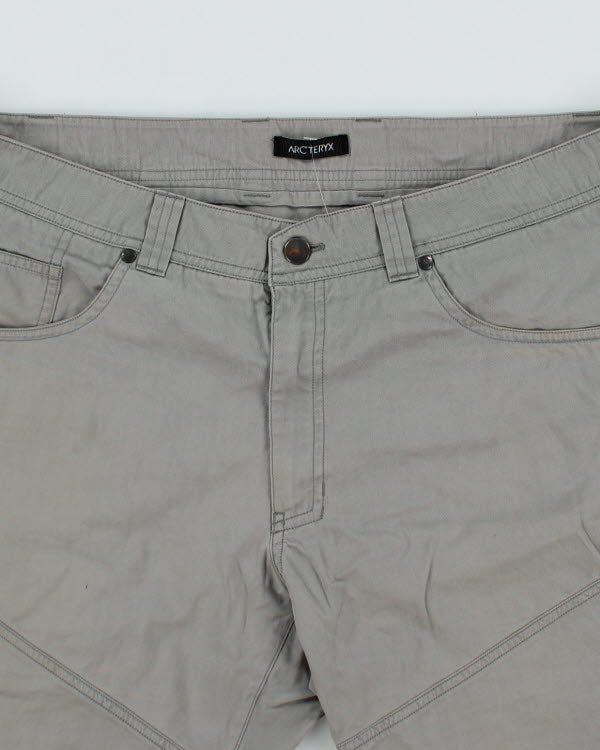 Vintage Arc'teryx Cargo Hiking Shorts - W36 L12