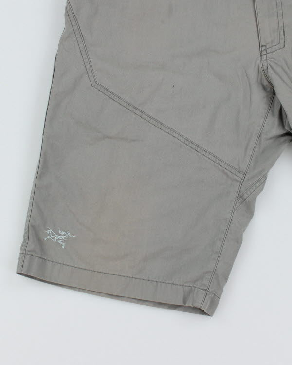Vintage Arc'teryx Cargo Hiking Shorts - W36 L12