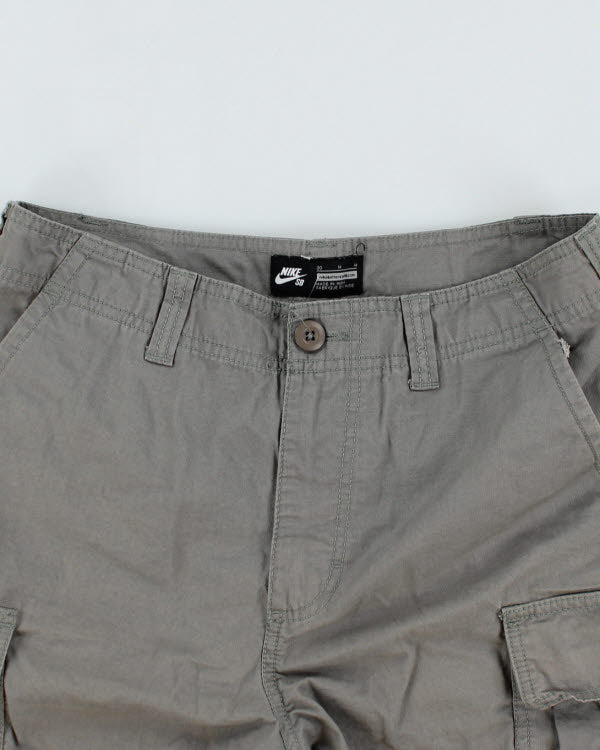 Nike SB Lightweight Cargo Shorts - W30 L8