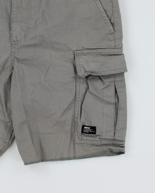 Nike SB Lightweight Cargo Shorts - W30 L8