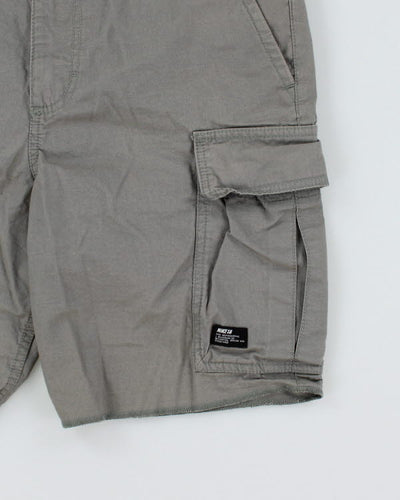 Nike SB Lightweight Cargo Shorts - W30 L8