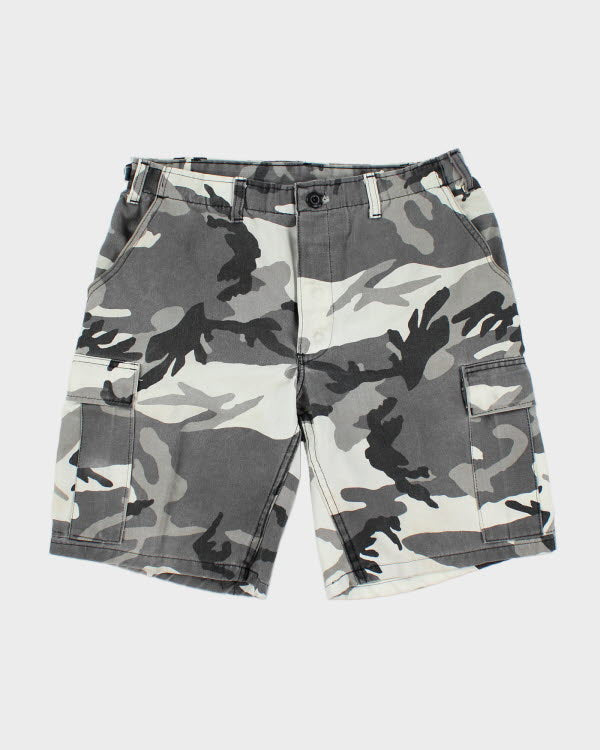 Vintage Snow Camouflage Cargo Shorts - W32 L9